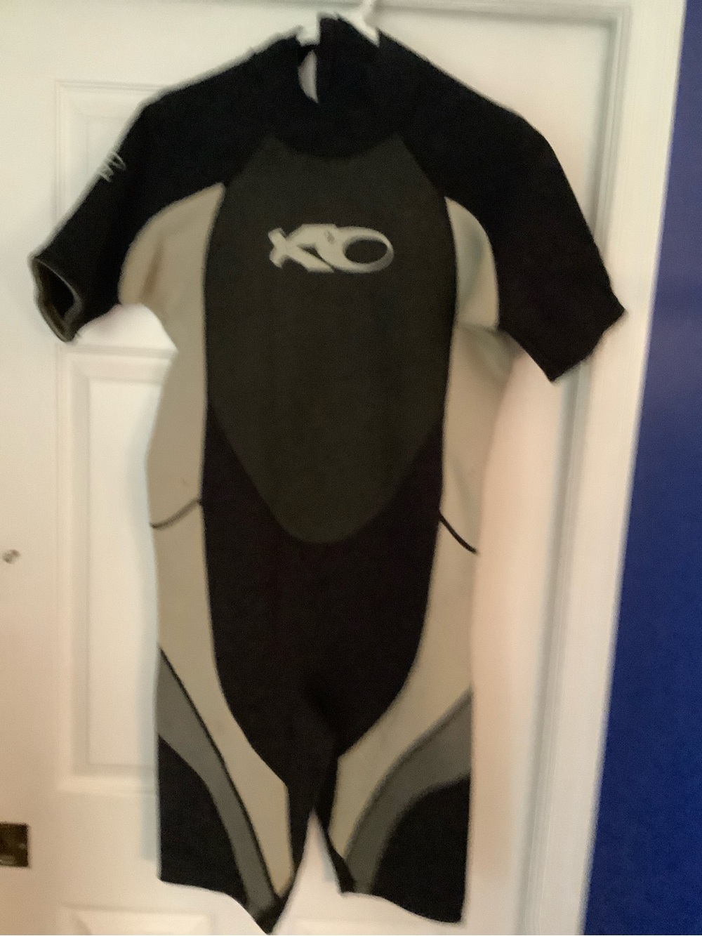 X20 Spring Wetsuit Short-Sleeve Men’s Swim Rash Guard – Black & Gray